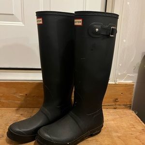 Like new black matte hunter boots size 8